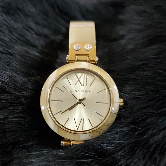 Anne Klein Gold and Cream Women\'s Watch Classic Timeless Iconic Lion Careee main image 8